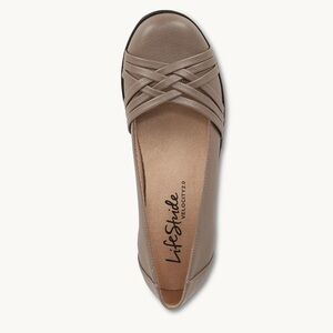 LifeStride Incredible Slip On Beige Faux Leather size 7.5